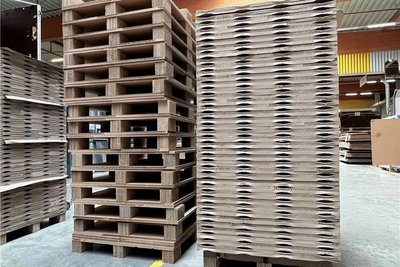 Beispiele für die Vielfalt: Platten in individuellen Maßen und Rollenlagerplatten (r.) stellt SWAP her. 