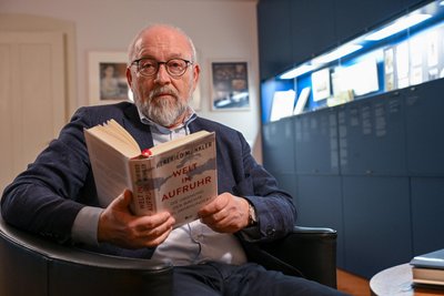 Herfried Münkler trug in der Chemnitzer Villa Esche auch aus seinem Buch „Welt in Aufruhr“ vor.