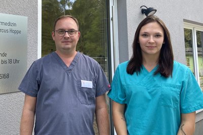 Tierarzt Dr. Stanley Geisler und die Tiermedizinische Fachangestellte Caprice Claus vom Kleintierzentrum Annaberg-Buchholz haben einfache Tipps für Hundehalter.