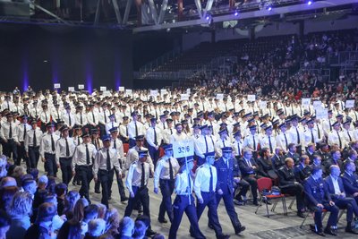 502 Auszubildende und Studierende der Polizei Sachsen wurden in der Messe vereidigt.