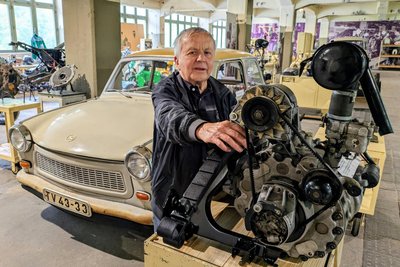 Sowohl der 1966 gebaute Trabant als auch der Wankelmotor, der damals in diesem Auto eingebaut war, wecken bei Jürgen Lenk viele Erinnerungen.
