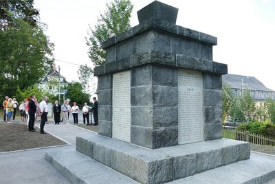 Alle Teile des Denkmals an der Grete-Wendt-Straße wurden überarbeitet und wieder in die richtige Position gebracht.