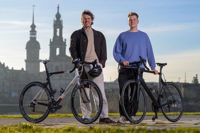 Tech-Unternehmer Jacob Kraus (l.) und Florian Rütz haben in Dresden das Vergleichsportal dienstrad-finder.de gegründet.