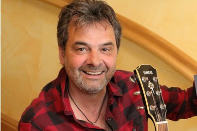 Thomas „Rups“ Unger gibt gemeinsam mit seinem Sohn Toni am Montag ein Konzert in der Albernauer Kirche.