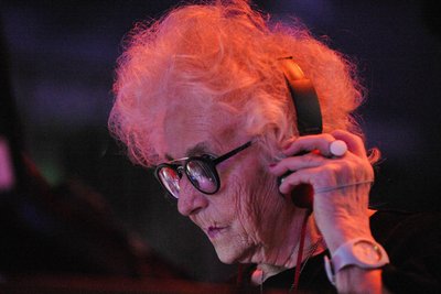 Wirginia Szmyt ist als DJ Vika Europas ältester weiblicher DJ. Am 10. Mai legt sie in Chemnitz auf.