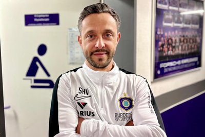 Sport- und Reha-Therapeut Sebastian Huber-Vetter ist seit acht Jahren im Auer Nachwuchsleistungszentrum tätig und setzt auf ein breit gefächertes Konzept.