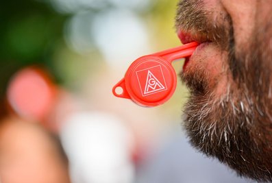 Die IG Metall hat Proteste gegen die Pläne für Stellenabbau bei IAV angekündigt. (Symbolbild) 