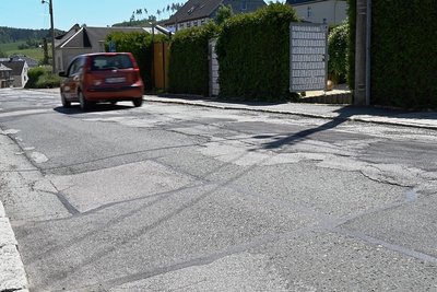 Ein Teil der Lessingstraße ist zuletzt schon erneuert worden, aber der Rest ist immer noch holprig. Das soll sich bald ändern.