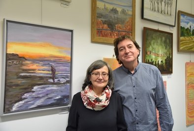 Gedichte von Klaus-Peter Hirthe ergänzen die malerische Ausstellung "Art-Verwandt" von seiner Schwester Susanne Fränkel aus Plauen in der Kultur- und Tourismusinformation im Zoephelschen Haus in Oelsnitz. 