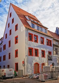 Die Gerüste sind gefallen, der Innenausbau läuft. Mitte 2022 soll hier Einzug gefeiert werden.
