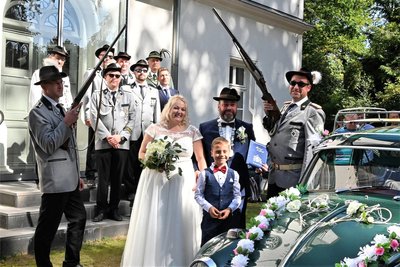Für den amtierenden Schützenkaiser stand die Schützengilde Spalier.