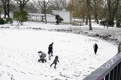 Mitte Januar war der Schloßteich zugefroren. In dieser Zeit müssen Vandalen den Schlauch der Fontäne beschädigt haben.