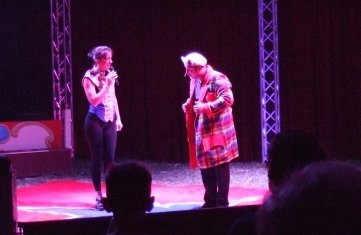 Der Clown fehlt im Zirkusprogramm nicht. 