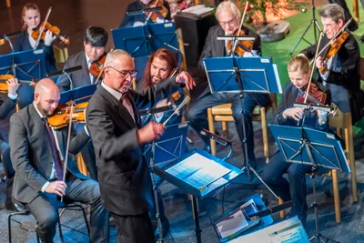 Bis in den Morgen können auch spontane Gäste auf dem Theaterball im Treibehaus der Saigerhütte in Olbernhau-Grünthal tanzen.
