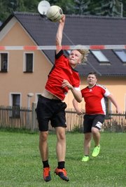 Der Glauchauer Leon Pauli streckte sich in den Spielen gegen St. Egidien vergeblich.