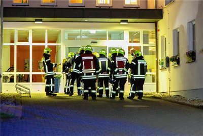 Gut 30 Einsatzkräfte der Feuerwehren aus Brünlos, Dorfchemnitz und Zwönitz waren vor Ort. 