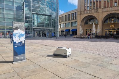 Kippen, Kronkorken, Kleinteile: All das soll der Müll-Roboter auch auf der Wiese erkennen und einsammeln.