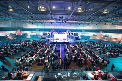 Eissporthalle Dresden: Rund 1800 Flüchtlingshelfer waren gestern zur großen Dankes-Party gekommen.