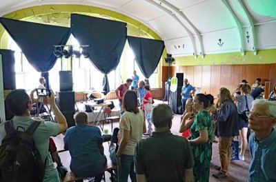 Der ehemalige Mitropa-Saal, in dem einst Reisende bewirtet wurden, war beim Bahnhofsfest ein beliebtes Fotomotiv. Gleiches galt für den benachbarten Wartesaal. 