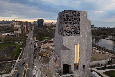 Ein riesiger Betonturm im Süden Chicagos beherbergt das Obama Presidential Center. (Archivbild)
