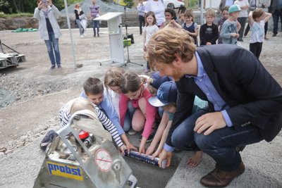 Grundsteinlegung für die neue Kindertagesstätte an der Schloßstraße.