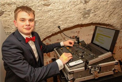 Nicht auf der Bühne und doch unentbehrlich für das Stück: Collin Kramer sorgte für das perfekte Licht 