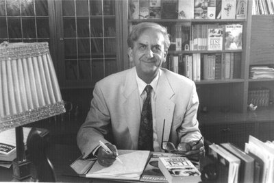 Siegfried Schnabel 1995 in seinem Arbeitszimmer.