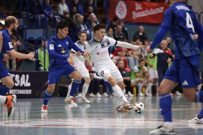 Nationalspieler Kim Herterich (am Ball) und seine Teamkollegen von HOT 05 Futsal müssen am Samstag in Berlin ran. Die Mannschaft ist aus dem Hinspiel gewarnt.