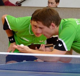 Bildeten beim 7. Ronny-Lohse-Gedenkturnier in Zschopau eine unschlagbare Einheit mit der Spürnase für den richtigen Schlag: Leon Schubert (links) und Christian Franz. Die beiden siegreichen jungen Tannenberger gehen im Ligabetrieb für den TTC Lugau auf Punktejagd. 