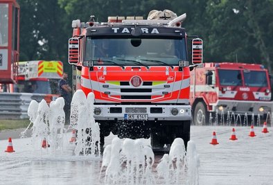 Mit ihrem Tatra übten die Brandbekämpfer der Feuerwehr aus Chodov auf dem Sachsenring brenzlige Situationen.