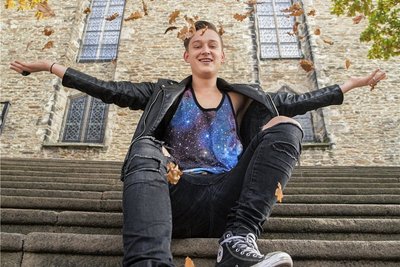 2017 war er der Neue im Ensemble des Eduard-von-Winterstein-Theaters in Annaberg-Buchholz: Nick Körber. 2022 wird er Gast beim 28. Theaterball sein. 