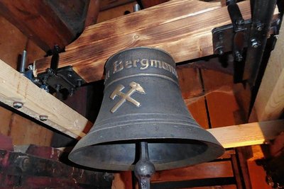 Gegossen wurde die neue Bergglocke fürs Huthaus Rittersgrün im Frühjahr 2022. Nun wurde sie erstmals angeschlagen. 