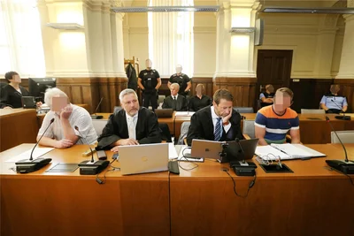 Während ein als Neonazis verschrienes Trio aus Colditz einräumte mit Crystal gedealt zu haben, legten die Verteidiger den Finger in die Wunde und prangerten Versäumnisse von Polizei und Zoll an. Ende November verhängte das Gericht mehrjährige Haftstrafen. Das Urteil hätte ohne Ermittlungspannen härter ausfallen können.