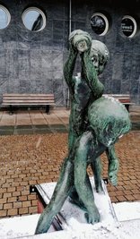 Skulptur des Springbrunnens an der Straße der Nationen. 