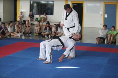 Sportler der Abteilung Taekwondo des BSC Motor Rochlitz führten ihre Kampfkunst im Rahmen der Ehrungsveranstaltung vor.