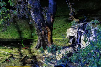 22-Jähriger stirbt bei Unfall mit Pkw in Annaberg-Buchholz - Der Pkw brannte völlig aus.