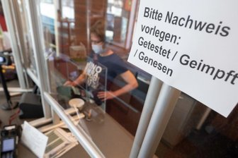 22 Prozent der Infizierten sind geimpft - Geimpft, genesen oder getestet? Mit der Frage werden jetzt auch in Mittelsachsen Besucher von Veranstaltungen und Restaurants konfrontiert. Unter Infizierten ist der Anteil Ungeimpfter groß.