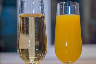 22 Tage bis Ostern: Griff zum O-Saft macht verdächtig - Während Beate Kindt-Matuschek mit fruchtigem Sekt-Ersatz experimentiert ...