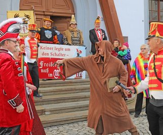 Einigermaßen ausgelassen konnte im November 2021 noch die närrische Übernahme des Rathausschlüssels gefeiert werden.