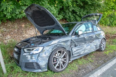 Bei einem Unfall in Lichtenstein ist ein Autofahrer am Dienstagnachmittag schwer verletzt worden.