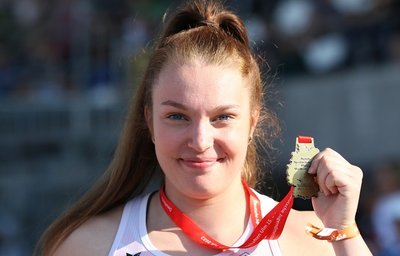 Mit der Kugel siegreich: Jolina Lange vom LV 90 Erzgebirge. 