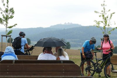 Kurz nach dem Mittag trotzten einige Wanderer dem Regen noch mit Regenschirmen, doch bald wurde der Niederschlag inklusive Gewitter immer heftiger.