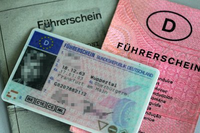 Papierführerscheine müssen in EU-Kartenführerscheine getauscht werden. Die neuen Führerscheine können ab Mai auch in Rechenberg-Bienenmühle abgeholt werden.