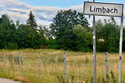 Über lange Zeit wuchs Gras auf dem Gelände der ehemaligen Aktienfärberei in Limbach-Oberfrohna. Doch nun gibt es neue Pläne für das Areal. Dabei geht es auch um die Aufwertung der Gegend. 