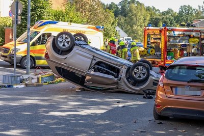 Dieser schwere Verkehrsunfall in Lengenfeld ging voriges Jahr im August für den Fahrer tödlich aus. Reanimationsversuche der Retter blieben vergeblich.