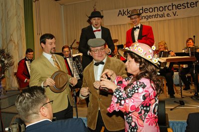 Auftritt als Olsenbande: Richard Wunderlich als Egon Olsen, Andreas Schertel als Benny, Kay Piesendel als Kjeld und und Yvonne Deglau als Bennys Frau.