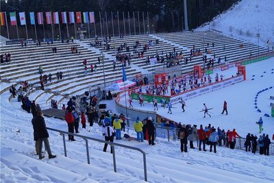 Erstmals in diesem Winter konnten wieder Fans in der Vogtland-Arena einen Wettkampf erleben.