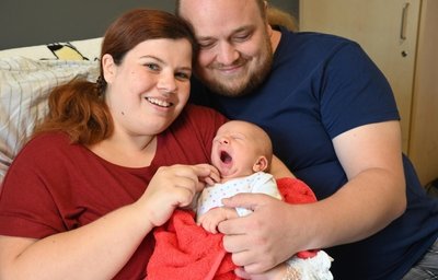 Tina Bauer und Florian Melcher aus Chemnitz mit Sohn Max Henry, der am 28. Juli geboren wurde. 