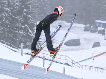 Für den Skinachwuchs - in den alpinen wie in den nordischen Disziplinen - stellen die Landesjugendspiele einen absoluten Saisonhöhepunkt dar. Die Skispringer absolvieren ihre Wettkämpfe an den Vogtlandschanzen in Mühlleithen.