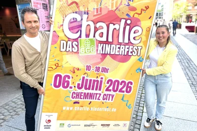 Veranstalter Sven Hertwig und Mitarbeiterin Josephine Roscher freuen sich schon auf das Kinderfest.